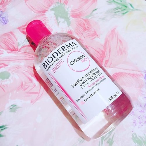 hi girls，Review #bioderma  for youhave you heard @bioderma_indonesia Miracle water？ they spot it to be Best Makeup Remover for it。my friend help me buy this at taiwan and the price is cheap from Indonesia so i tell him to buy 500ml of it and the travel size 100ml for the Sebum H2O Miracle water，they still have the 250ml for medium size that i didnt buy。So Shall we begin？ this makeup remover become high end till now in indonesia。iam too curious why they call it miracle water？and at my first impression i was “ Oh Mai God！” it's feel nothing for this pink tube one，justlike put an water and when you swatch it your makeup was melting on the cotton pad。its do a goodjob。So many people said that when they too lazy to removed makeup they just used this and ready for sleep，and i have try it too for sure my skin will get no acne on the next day。Awesome things it's really do well but the one i confused is why it could be The Best Makeup Remover ever if i think it cant removed my waterproof mascara，everytime i used it，i feel like my lash still have an mascara 😅maybe i have miss ansteo？put the cotton pads 10second and then rub it on？ yes i do it！but to be honest it really cant take off waterproof mascara 😭but overall i just love it，maybe not repurchase it because you know i love to try new product and maybe @etude_official real art cleansing water will be the next that i try 😄 #wishlist 🙏🏻 #ClozetteID