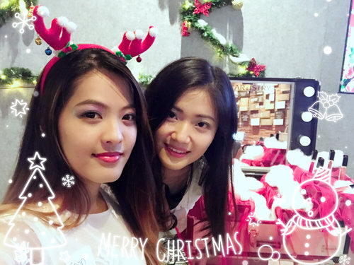 early christmas greeting from us： ''merry christmas''
wish you all the best