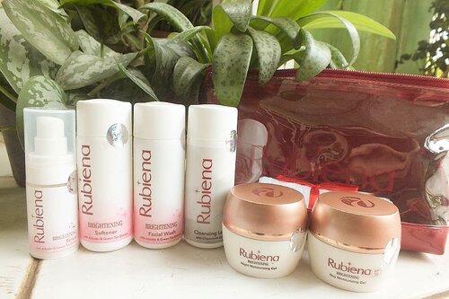 Cari rangkaian skin care untuk mencerahkan wajah yang aman dan udh terdaftar di BPOM ? Yuk cek blog aku ttg review RUBIENA Brightening Series, klik link di di bio aku yaaa.

Happy reading :) #blog #bloggerindonesia #skincare #rubienabeauty #brightening #blogger #beautyblogger #beautynesia #clozetteid