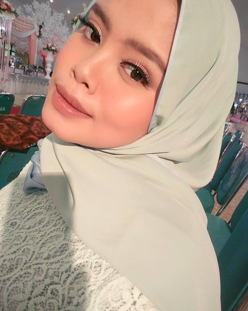 That's highlight.. #motd #hijabi #makeupkondangan #simplemakeup #clozetteid #clozettemakeup #makeup #highlights #hijab