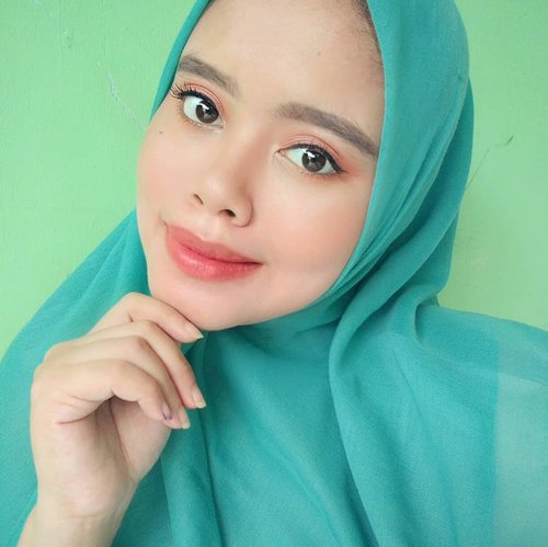 First makeup collab @beautyblogger.tangerang "Apricot strengthens your emotional body, encouraging a general feeling of joy, well-being, and cheerfulness.” Go check my Friends Intagram:1. @nurrinrahma2.@ratnasaripujiastuti3. @vivielizabethh4. @nanditadtya5. @tasyanandyasj6. @blossom.shine#beautybloggertangerang #bbloggertangerangcollab #junemakeupcollab #kolaborasimakeup #makeup #makeupcollab #apricotmakeuplook #apricotmakeup #clozetteid