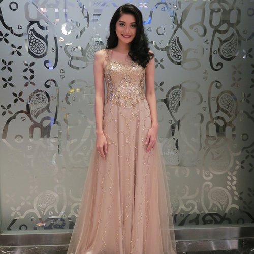 Another look with my gold gown! Super love it!