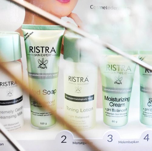 4 steps Skin Care @ristra.id ❤1. Membersihkan[Ristra-Extremely Gentle Cleansing Milk][Ristra-Med Soap]2. Menyegarkan[Ristra-Toning Lotion]3. Melembapkan[Ristra-Moisturizing Cream]4. Meregenerasi [Ristra-Scrub Cream]Ini nih 5 produk andalan @ristra.id sebagai Skin Care khususnya untuk para wanita Indonesia. Semua skin carenya juga sudah Cosmetodermatologically Tested lohh!Ngga sabar nyobain langsung di Beauty Workshop with Ristra and @femaledailynetwork 💕#RistraID #FDxRistra #RistraBeautyWorkshop #FemaleDailyNetwork #FDN