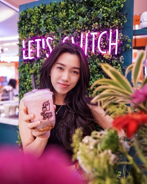 Let’s Switch to YOGO!!! @its.yogo the yogurt juice! Healthy, nyummy and make you happy ❤️ My recommendation menu:2. Strawberry Blackberry Banana Lemon ⭐️⭐️⭐️⭐️⭐️3. Strawberry Rum ⭐️⭐️⭐️⭐️⭐️ Free 2 topping!!! You can choose and customize your topping ❤️Must try!!! #meminebeauty #minefoodjourney #clozetteid #recommended #musttryfood