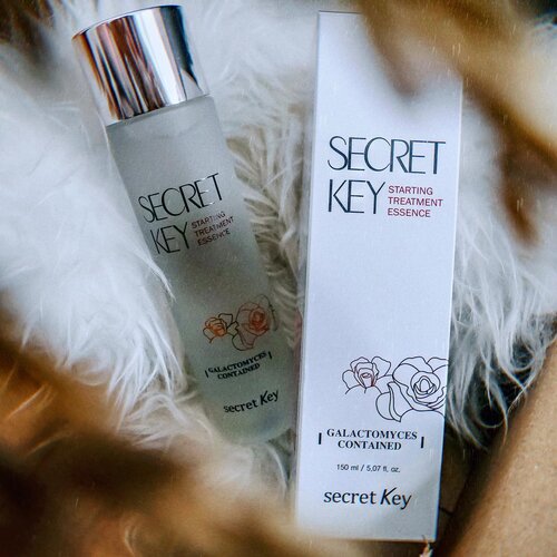 Secret Key Starting Treatment Essence (STE) Rose Edition kesayangan aku! Kalian harus tau yg bikin aku sayang sama produk ini karena kandungan utamanya si GFF (Galactomyces Ferment Filtrate) yang dapat meningkatkan kemampuan penyerapan kulit! Selain itu, GFF juga efektif untuk melembabkan, mencerahkan, mnegurangi jerawat dan lainnya!Check full reviewnya di blogku yassss ❤️[link on my bio]Klo km juga mau punya produk ini, jangan lewatin promo PAYDAY disc. 30% untuk ALL SECRET KEY PRODUCT hanya di @sociolla ya!@secretkey_idn #revealthekey #meminebeauty #minebeautyjourney #clozetteid #secretkey #secretkeyste #secretkeysterose #limitededition #faceessence #ellenreview