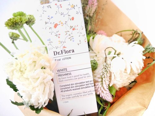 This is it! The one organic lotion that can make your skin looks bright, more smooth and of course make your skin moist. Who had dry or super dry skin? If you are, then you will love this product. Yes! Dr.Flora-Floral Lotion is my lovely friend that can help me to make my skin more smooth like a baby skin ❤ I used it exactly before i start paint my face with any chemical makeup product. Why? You know that, of course to protect my skin and made my makeup looks more flawless.Aha! I know you are curious. So what you waiting for?If you wanna have this product, please visit the @charis_official website at the following linkhttps://hicharis.net/Happiness[Click link on my bio]#Charis #CharisCeleb #Dr.Flora #DrFloraFloralLotion #FloralLotion #MiracleSleepigPack #CLOZETTEID #meminebeauty #minebeautyjourney