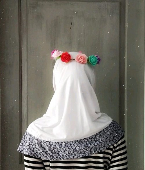 Senõrita
.
.
.
.
.
#heizyi #clozetteid #hijabdaily #backdrop #blankspace