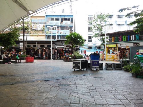 Market in front of Victory Monument

#chingutime #chingutimetrip #travel #clozetteid #thailand