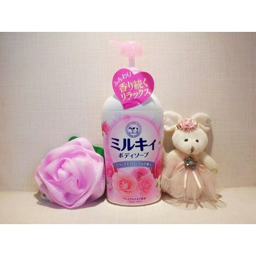 Japan product Cow Style Milky Soap Floral which have good smell and cute packaging too

Review on my blog : http://www.withdiandra.com/2015/12/review-cowstyle-milky-soap-floral.html

Thank you

#ClozetteID #beauty #skincare #review #beautyblogger #blogger #인스타그램 #스킨케어 #일본 #일본스킨케어 #뷰티 #뷰티스타그램 #뷰티블로거 #블로거
