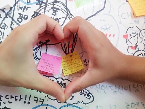 What we wrote at gamcheon village and our finger size are similar too 😘😘 #clozetteid #couplefie #couple #korea #busan #night #date #travel