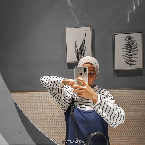 Mirror selfie always with my boy🖤 slide terakhir BONUS!✨ ___________________
#IbukSaurusHOOTD
#SaurusFamily 
#IbukSaurus
#DhavinSaurus 
#ClozetteID
#ootdwomengram 
#ootdhijabindo 
#ootdhijabstyle 
#ootdhijabers
#ootdhijaberskeceh
#ootdhijabhits