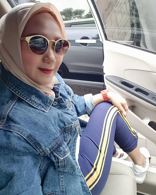 Hello march.. I can't change the direction of the wind, but I can adjust my sails to always reach my destination -JimmyDean- .....#stopstalkingme#bebetter#CloZetteid #hellomarch #smartmumsid