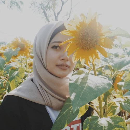 Sunflowers 🌻#vsco #clozetteid #nikonj5
