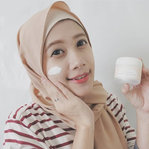 🌟Nude Fantasy Whitening Cream - Instantly brightens your skin 🌟

Meet @chicaychico_official Nude Fantasy Whitening Cream! Actually i've tried some of their products and impressed. How about this moisturizer + tone up cream? Let's find it out 🧜‍♀️
.
PACKAGING - A medium-sized plastic jar. Comes with a unique box (sadly i've lost the box). There's a separator inside but no spatula included. The material is rather thick, but doesn't feel cheap.
.
TEXTURE - Super thick. Did i ever mention before that i hate thick texture because it feels heavy on my skin? 🤣
I could say the texture is whipped-cream like. Thick, rick, and creamy. You just need a small amount to cover the entire face. And right, it feels a little bit heavy on  my skin 😭
.
FRAGRANCE - A faint soapy smell. Disappear in about 10 to 15 minutes. Smell like a bit plasticy, though.
.
AFTERMATH - This is a multifunctional cream, first it acts as a moisturizer for your skincare regime. Put it on after serums and before sunscreen. Second, the tone up cream could be used for your entire body, like legs, hands, neck, etc.
The tone-up effect is rather natural and not so ashy. I found it very convenient for daily use since the finishing is dewy fresh & i don't have to use powder anymore for brightens my skintone.
No coverage, so you'll probably need some concealer (look at the picture, my dark under eye is still showing).
.
It contains ingredients like Niacinamide that controls pigmentation, Vanilla Fruit Extract for skin vitality, soothing Portulaca Oleracea Extract, and White Flower Extract with brightening properties.
You can buy Chica Y Chico Nude Fantasy Whitening Cream for Rp227.000 on my Charis Shop 
https://hicharis.net/annisapertiwi/gp7 😆

#CHARIS #NUDEFANTASYWHITENING #chicaychico #CHARISSTORE #charisAPP @hicharis_official @charis_celeb #charisceleb
#vsco #clozetteid #beautyblogger #beautybloggerbandung #bandungbeautyblogger #beautybloggerindonesia #beautyenthusiast #beautyenthusiastindonesia #kbeautyjunkie #kbeautyenthusiast