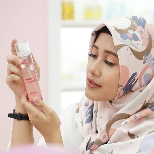 Sudah tahu produk terbarunya @eminacosmetics, Body Mist? Ada 4 varian wangi yang tahan lama sampai seharian!

Selain Body Mist masih ada yang lainnya juga, lho. Penasaran? Yuk langsung mampir ke blogku, baca dulu event report Grand Launching @eminacosmeticsbandung kemarin di Cihampelas Walk. Linknya ada di bio yes!

#vsco #clozetteid #eminacosmetics #eminacosmeticsbandung #borntobeloved #bandungbeautyblogger #tribepost #makeupjunkie #beautyenthusiast #beautyblogger #bloggerlife