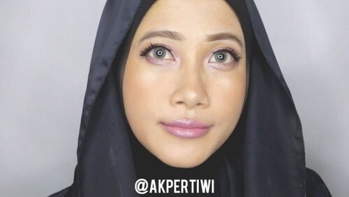 Ultra Violet Make Up Look - One Brand Tutorial @mybeautypedia.id Catrice Cosmetics.Karena eyeshadow The Blazing Bronze ini falloutnya lumayan banyak, bisa disiasati dengan apply eye make up terlebih dahulu baru apply complexion.Disini aku pakai concealer sebagai eyebase dan surprisingly warnanya cukup bagus meskipun tidak terlalu vibrant.Aku juga suka Dewy-Ful Lips Conditioning Lip Butternya yang cakep dipakai sebagai lip topper, memberikan kesan wet kissable lips. Agak tricky memakainya karena kalau basenya warna nude atau pucat bakalan keliatan washed out, jadi sebaiknya pakai lipstick warna bold saja sebagai basenya.Adonan:- The Blazing Bronze Eyeshadow Palette- Glowdoscope Highlighter Palette- Light Correcting Serum Primer- Prime & Fine Goodbye Pores Primer- HD Liquid Foundation in Warm Beige- Blush Box in Bronze- Dewy-Ful Lips in 010 Yes I Dew- Light Illusion Banana Powder- Brow Colorist in LightBGM: Taeyeon - 11:11#clozetteid#InstaBeautyLook#MakeupArtistatHeart#CatriceIconicSquad#CatriceIndonesia#tutorialmakeup #makeuptutorial #wakeupandmakeup @wakeupandmakeup #tampilcantik @tampilcantik #ragamkecantikan @ragam_kecantikan #beautiesquad #bandungbeautyblogger @bandungbeautyblogger #beautynesiamember #bandungbeautyvlogger @bandungbeautyvlogger