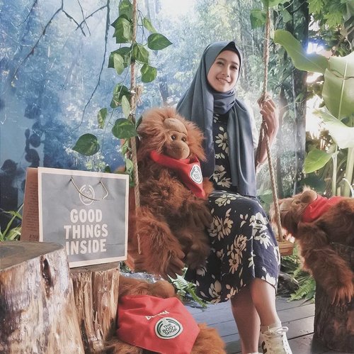 Make sure you visit @thebodyshopindo New Concept Store at @pvjofficial and play with the nature here!Last night i had a wonderful shopping experience on TBS PVJ and you can read about their biggest store in Indonesia on my blog. Link on bio 🌱#TBSnewconceptstore #TheBodyShopIndonesia#lifestyleblogger #beautyblogger #beautyenthusiast #clozetteid #vsco