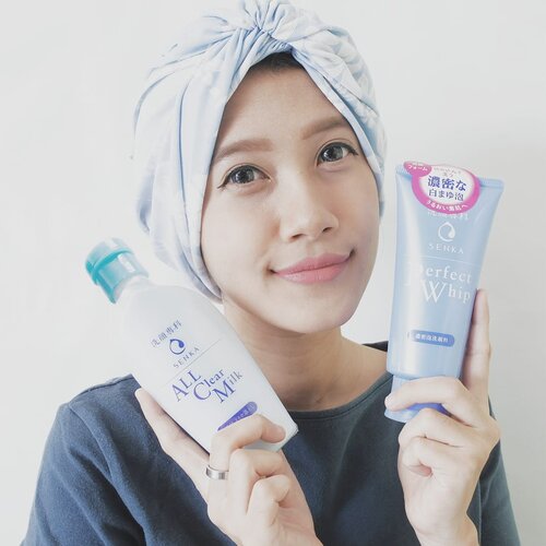 My Favorite Skincare from Japan ❤ So in love with @senkaindonesia Perfect Whip and All Clear Milk. Ini kombinasi yang oke banget buat double cleansing!---Senka All Clear Milk membersihkan eye make up dengan lembut dan membersihkan waterproof make up dengan mudah. Bisa juga digunakan oleh pengguna eyelash extension! Dilanjut dengan Senka Perfect Whip yang membersihkan dengan tuntas segala kotoran sampai ke pori-pori, as you can expect from Japan's no 1 Facial Foam 🇯🇵---Setelah membersihkan wajah, waktunya maskeran dengan Senka Perfect Aqua Bouncy Mask 😚 mengandung Royal Jelly yang kaya antioksidan untuk membantu menetralisir radikal bebas dan melembabkan kulit selama 24 jam.---Guys, get ready for Grand Launching Senka Official Store di JD.Id tanggal 26 November 2019! Dapatkan diskon up to 52% dan ekstra voucher sebesar 60k 🌟#senkaindonesia #beautifulbareskin #senkaperfectwhip #doublecleansing#vsco #clozetteid #lemonsquad #lemoninfluencerid