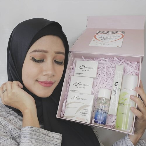 Baru nyobain produk-produknya @naavagreencosmetics, nih. Ada lip cream matte, eye shadow, blush on, bb cushion, face wash, sama micellar water.Ada yang pernah kamu coba juga nggak?Baca mini review produk-produknya & lihat detail makeupnya di blog yuk, langsung klik link yang ada di bio atau ke www.akpertiwi.com 🌞#BVYXNaavagreen #BeautySharingWithBVY#vsco #clozetteid #beautyenthusiastindonesia #beautyenthusiast #beautyblogger #beautybloggerindonesia #review #makeup #naavagreen