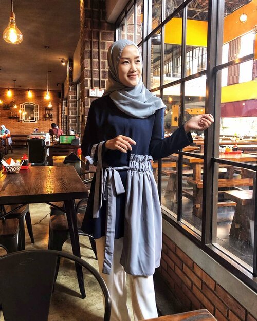 Have a great weekend! 🤗 Jgn lupa untuk rehat sejenak dari segala aktifitas rutin moms, hempaskan pakaian kotor, cucian piring, dapur yg berantakan, fokus refresh diri supaya senin kita semangat lagi 🥰.Btw aku pakai Dhawwa Tunic dari @heavensent.id cuttingannya cantik, beda dari yang lain. Bisa beli di website Heaven Sent lgsg atau sepertiku via Zalora Apps, soalnya ada diskon 😆..#ootdMommyJess #fashion #muslim #muslimfashion #clozetteid #qupas #tunicstyle