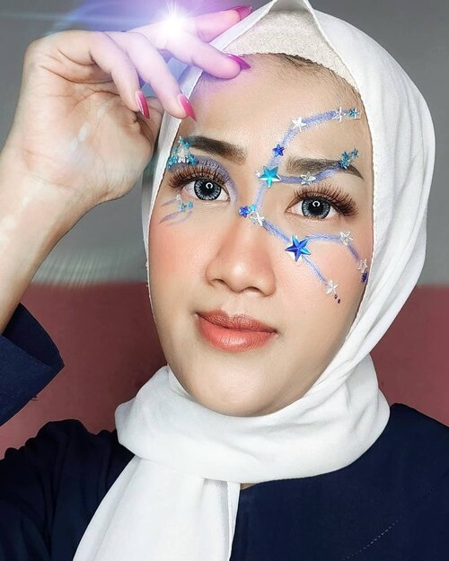 #JessMakeupLook This is my submission for #Gel24thBdayGAHappy Birthday Aquarian 😘 @gelangelicca always gorjes and inspiring 💫Jadi ceritanya ini tuh lambangnya rasi aquarius, gak jelas yaa wkwkk, pertama kali aku nyobain painting dan recreate makeup jadi maklumin aja 😂.Btw jgn slide tar sakit hati, aku mau bikin tutorialnya eh yg kerekam cuma segitu doank, yang lain ambyarrr entah kemana 🤣 ah sudahlah 🤣🤣.💦9to5 CC Cream Shade Beige @lakmemakeupMicro Contour @nyxcosmetics_indonesia💦Matte Eyeshadow Pallete @mukka_kosmetik💦Liquid Eyeshadow Metalic 03 @mukka_kosmetik💦Wonder Brow @justmiss_id💦Single Blush On @pac_mt💦Easy Goin Lip @jacquelle_official feat @astaririri Shade Coco💦Lashes and Star Jewel by @stroberiteen...#makeup #makeuptutorial #beauty #beautyblogger #clozetteid #storieid #blogger #indonesiabeautyblogger #beautybloggerindonesia #tampilcantik #makeuplooks #sunsetmakeuplook #makeupaddict #makeupjunkie #clozetteid #wakeupandmakep #makeupoftheday #flawlessmakeup #koreanmakeup #makeuplooks