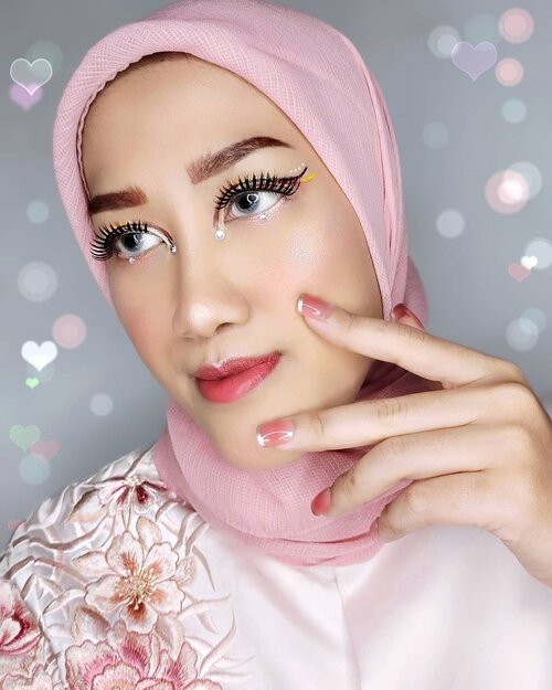 Ada yang udah jebol belum nih puasanya?
Aku hari pertama libur puasa, alhamdulilah tamunya dateng subuh donk tadi, hihii 🤭
.
Trus create makeup looks deh, suka gak? 💕
🍨 Naturale CC Cream Honey @lakmemakeup
🍨 Tone Up Powder shade bloom @jacquelle_official
🍨 Eyebrow Pencil Brown @justmiss_id
🍨 Royal Rose Powerstay Palette @makeoverid
🍨 Happily Ever After Palette @mybeautystoryid
🍨 Rouge Signature I Embrace @lorealindonesia
🍨 Softlens Sweety Plus Grey @softlenswisata.id
🍨 Eyelashes @stroberiteen
.
.
.
#JessMakeupLooks #makeup #makeuptutorial #beauty #koreanmakeup #beautyblogger #beautybloggerindonesia #tampilcantik #storieid #qupasbeauty #makeuplooks #makeupaddict #makeupjunkie #clozetteid #makeupoftheday #flawlessmakeup #indobeautysquad #indobeautygram #ivgbeauty #indobeautyinfluencer #beautyinfluencer #beautyenthusiast #bccindo #hijabersbeautybvlogger #beautysecretsquadrepost