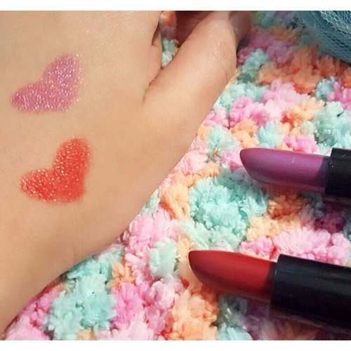 Yeayy.. new lips! 💋 Abis cobain Pure Color dari @id.oriflame shade #RadiantRead and #WarmFuschia warnanya baguss.,ada blink"nya gitu tp ga kliatan kalau sudah diaplikasikan di bibir 😘😘 Review on my blog very soon 😊 ditunggu yahh lovers! 
#beauty #beautyblogger #beautybloggersindonesia #makeup #lipstick #red #fuschia #oriflame #review #likes #love #instapict #instalikes #clozetteid