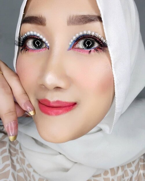 #JessMakeupLooks
Abis panen mutiara bebs! Putri duyung mah bebas 🤣
.
Produk Makeupnya
🎀 Naturale CC Cream Honey @lakmemakeup
🎀 Midnight Promise Palette @mybeautystoryid
🎀 Brow Definer Light Brown @iomibeauty
🎀 @flawedbeautyofficial Eyeshadow Palette
🎀 Face Painting @ucanbemakeup
🎀 Eyelashes Natural Flair 8 @blinkcharm
🎀 Princess Eye by @softlens.story
🎀 Tone Up Powder @jacquelle_official
🎀 Lipstik Easy Goin Lips Star Mix Eyeshadow
.
.
.
#makeup #beauty #fantasimakeup #beautyblogger #beautybloggerindonesia #tampilcantik #storieid #qupasbeauty #makeuplooks #makeupaddict #makeupjunkie #clozetteid #makeupoftheday #flawlessmakeup #indobeautysquad #indobeautygram #ivgbeauty #indobeautyinfluencer #beautyinfluencer #beautyenthusiast #bccindo #hijabersbeautybvlogger #beautysecretsquadrepost @indobeautysquad @beautybloggerindonesia @hijabersbeautybvlogger @beautysecretsquad @tampilcantik @cchannel_beauty_id