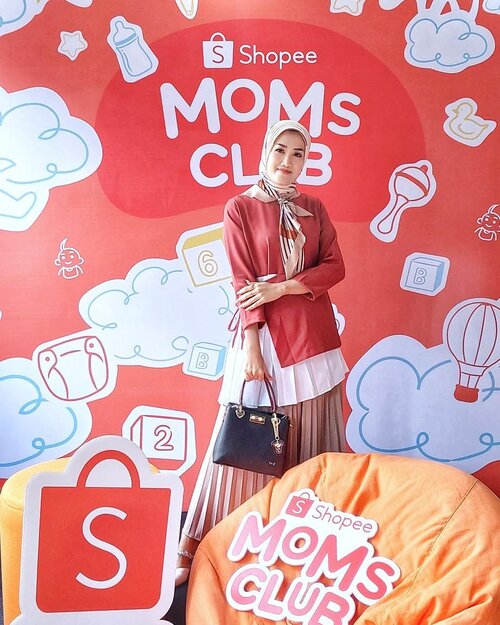 🦄Jadi yang drtd DM aku nanya gimana join di Shopee Mom's Club, caranya gampang banget, pastiin kamu udah punya akun dishopee, moms pasti punyalah wong 'belanja' nama tengah kita yaa moms 🤣 registrasi dgn cara buka moms club dihalaman depan aplikasi, atau kamu bisa buka IG @shopeemoms_id dan klik linknya disana, isi data kamu dan register ✔.Ada hadiah gratis untuk New Member, voucher khusus member setiap minggu, tips dan info perkembangan anak, serta berbagai cashback dari partner Shopee Mom's Club 😍.Bisikan dari Mom Christin selaku direktur Shopee, akan banyak royalti program khusus member, live instagram, dan event menarik lain untuk kedepannya loh! Seru kann 💕..#shopeeid #shopeemomsid #shopeemomsclub #event #beauty #momblogger #millenialsmom #clozetteid