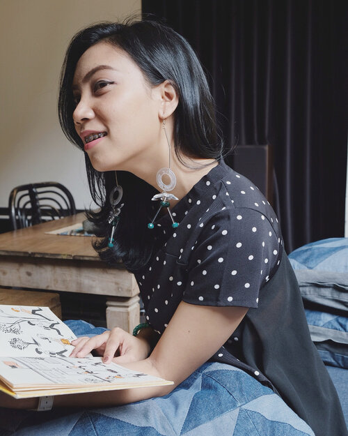 Focused • Intellegent • Motivated •Oh, And Cute!Swipe 🔜 for details..📸by @bejanawaktu..#influencer #influencerstyle #earrings #ceritafiqdira #clozetteid