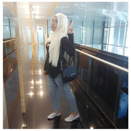 Hellooo Friday ✌ Alhamdulillah rejeki di Jumu'ah Mubarak.

#ootd #stylefortoday #hijabfashion #ClozetteID #office