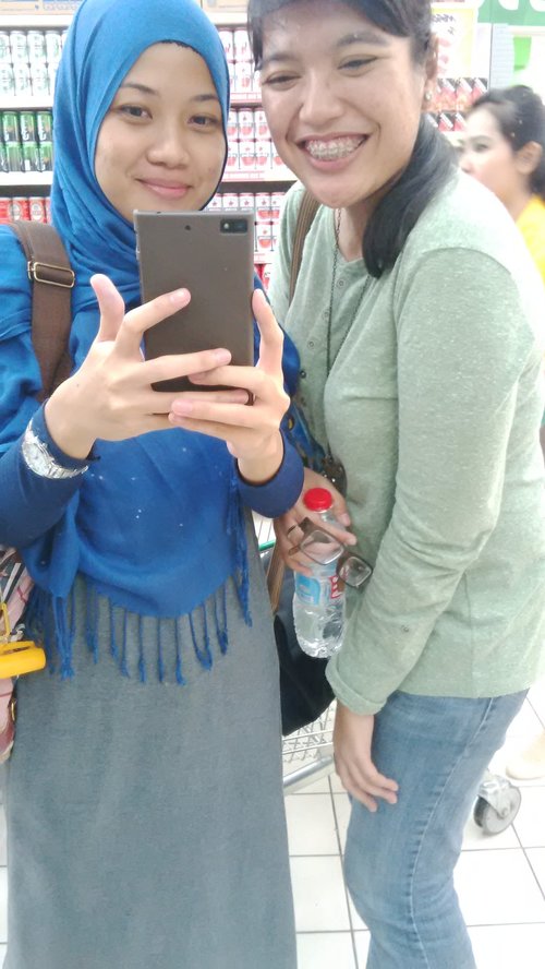 Take a picture in Botani Square Bogor with my awesome friend...n_n