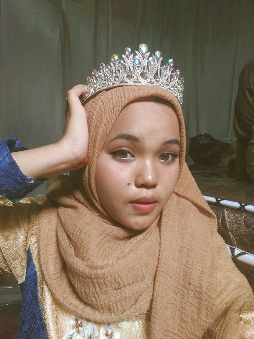Queen :)
#crown#hijab#makeup
