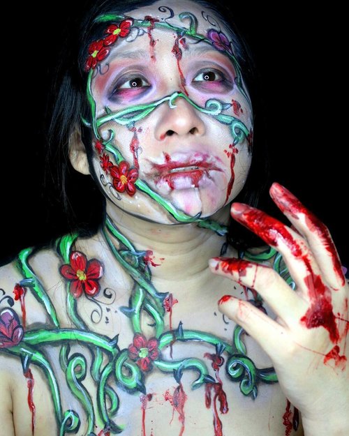 When you're trapped on thorny shrubs.....Last day's theme for #jasmines16k16day is Botanical.I wish i could complete all the challenge but i am too busy with kids so i have only few theme 😭😭 but i do enjoying painting on this challenge 😘😘..#facepainting #creativemakeup #sfxmakeupartist #painter #bodypainter #jasafacepainting #jasabodypainting #mehronmakeup #paradisemakeupaq #globalcolours #jordanhanz #mykie_ #amazingmakeupart #dupemag #annalingis #mariamalone1122 #lespinceauxdecaro #laurajsfx #clozetteid