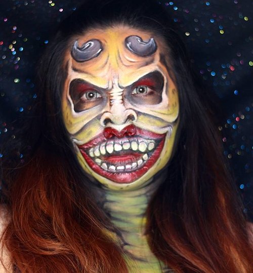First ugly thing painted on 2016. LOL. At this moment, i just love to paint mouth and teeth, and need to learn to make it more real. Still long way to go, but i believe that practice makes better :)
.
.
#clozetteid #facepainting #potd #paintingoftheday #paintingofinstagram #makeup #makeupoftheday