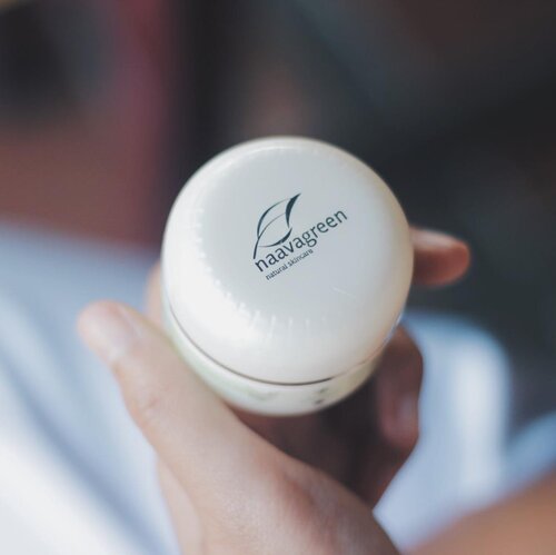 Seberapa penting nya Sunscreen buat kamu? Kalau buat aku sih pastinya penting banget!! Bukan buat bikin 'tambah putih' lhooo yaaa hehehe tapi efeknya buat jangka panjang nanti. Nggak mau kan pas udah masuk usia yang lebih matang eh udah muncul flek flek hitam? Nah, makanya pakai sunscreen itu penting banget! Sunscreen dari @naavagreen ini salah satu yang lagi aku pakai. Buat baca review nya bisa langsung cuss ke www.deniathly.com aja ya! ❤️
.
.
.
#deniathlyreview #clozetteid #starclozetter #jogjabloggirls #lykeambassador #beautyblogger #naavagreen #naavagreenreview #bloggerjogja