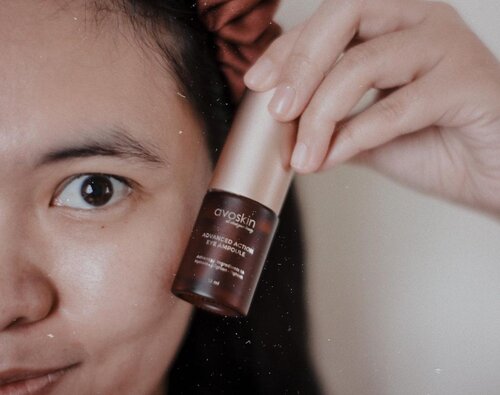 Bukannya ngga pernah memberi kesempatan buat merawat kulit sekitar mata. Sebelumnya pernah pakai Intensive Nourising Eye Cream Avoskin pun pakai Lacoco Intensive Treatment Eye Serum. Hasilnya? Karena waktu itu aku “malas” dan merasa belum butuh akhirnya yaa ngga dapet manfaatnya.
⠀
Sekarang karena bener bener butuh, harus pakai pokoknya. Kebetulan ada produk yang gak baru baru amat sih, tapi ya inovasi terbaru dari Avoskin. Jadi lah aku memilih buat mencoba!
⠀
So far yang bisa aku simpulkan dari produk ini :
👏🏻Teksturnya gel, ngga berwarna dan ngga berbau
👏🏻Ringan dipakai
👏🏻Mampu meresap sempurna
👏🏻........
⠀
Nah... Detail lengkapnya udah aku jelasin di www.deniathly.com ya! Bisa baca disana, klik link di bio✨
⠀
Kalau kamu selama ini pakai eye-care apa nih?🥰🥰 Sharing yuk! #deniathlyreview #clozetteid #jogjabloggirs #beautyblogger #jogjabeautyblogger