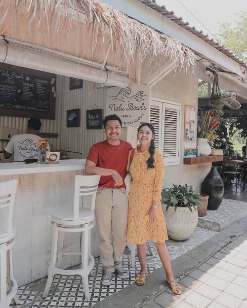 Satu satunya foto berdua saat honeymoon. Yang lain menghilang bersama memori kamera nya🙃 Tak apa, itu artinya ada babymoon dalam waktu dekat, iyaa ngga @pakdyal ? 🤪 #clozetteid