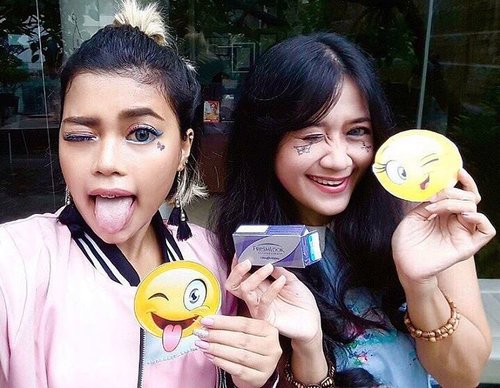 Had so much fun yesterday, we won 'the best wefie challenge' with our favorite emoticon 😜😉
And we love our #freshlookid because it freshen up our look and make us look cute! 😉😜
•
Thanks to @leonisecret my cutest partner 😆😆and @clozetteid thanks to having us! See u on the next gathering 😘💕
#ClozetteID #FreshSelfieLookJKT #clozetteambassador