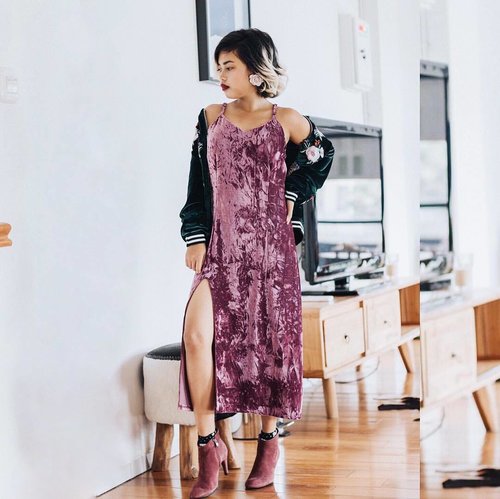 This the best slit dress i've ever had! I lovee the perfect purple color, and the material so smooth and the more important is this dress fit mybody so well 💜👌🏻
So u guysss, who need some summer dress or any kind of clothes u should check @zaful rite now 💕
•
📸 by @firmanhidayatt_ 👌🏻
#sonyathaniya #fashionblogger #endorseonya #clozetteid