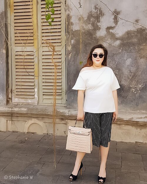 "Happy Hot Monday"...📸 @xian_fei ....My comfy Top from @bigsissy.id.#ootd#ootdfashion#summeroutfit#lifeissosimple#travelwithstyle#stylewithme #selfie#stevydiary#thanksgod#instagram#walkwithstevy#celebratemysize#plusmodelmag#lookbookindonesia#endorsement#ootdasia#clozetteid#semarang