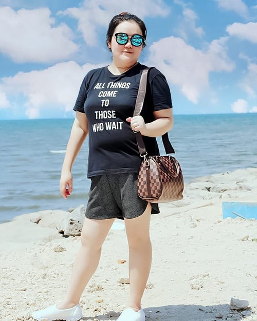 Sunday Hottie Babes on the beach 😎...📷 by hot momma @elisabethongkowidjojo ...#ootd#ootdfashion#summeroutfit#lifeissosimple#travelwithstyle#stylewithme #selfie#stevydiary#thanksgod#instagram#walkwithstevy#celebratemysize#plusmodelmag#lookbookindonesia#endorsement#ootdasia#clozetteid
