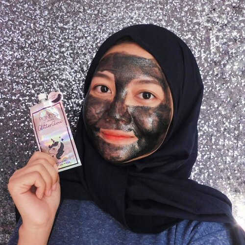 Ada video baru nih di Youtube, aku cobain Ponds Glitter Glow Peel Off Mask. Linknya di bio ya🙂

Masker ini gemesin bgt krn ada glitternya. Nyaman juga dipakenya krn gak sakit pas di-peel off✨

Btw, yg versi pouch gini gampang kok nyarinya, lgsg ke minimarket terdekat aja.

#pondsindonesia #pondsglitterglow #peeloffmask #maskerwajah #skincareproducts #skincareaddict #clozetteid #theshonet #sociollablogger #altheaangels #beautynesiamember #cchannelbeautyid #tampilcantik #indobeautygram #beautyvloggerindonesia