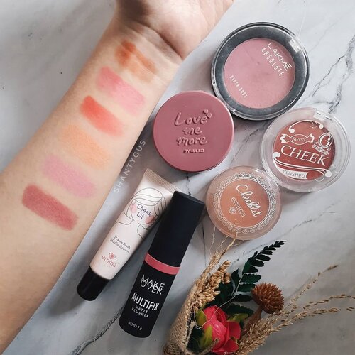 Swatches of my blush collections💞
Swipe for details👉
.
@eminacosmetics Cheeklit Cream Blush Nudie Brown. Produk ini warnanya coklat nude, cocok untuk daily makeup. Teksturnya yg creamy bikin gampang diblend. .
@makeoverid Multiflix Matte Blusher. Shade Rose Hour ini warna pinknya seger banget dan lumayan pigmented. .
@madame.gie Sweet Cheek Blushed shade 03. Produk ini harganya paling affordable diantara yang lain tapi juga kualitasnya oke, warnanya pigmented  bgt. Harus hati2 pas pake supaya nggak ngeblok.
.
@eminacosmetics Cheeklit Pressed Blush Sugarcane. Waktu itu beli ini karena pengen bgt pnya blush warna orange/peach, dan sama sekali ga nyesel. Oke bgt untuk daily.
.
@lakmemakeup Absolute Blush Duos Pink Blush. Produk ini didalamnya ada 2 warna, bright pink dan peach. Tapi biasanya pas mau pake aku campur aja dan jadinya pink seger gitu. Pake ini pas lagi pengen makeup yang shimmery.
.
@4u2cosmetics Love Me More M1. Waktu itu beli ini di Thailand karena disana hits bgt. Produk ini bener2 pigmented dan warnanya cantik banget, tapi lumayan bold jadi harus pelan2 pas applynya.
.
.
Kalo blush favorit kalian apa niih?
.
.
#blush #blushswatches
#swatches #makeupswatches #makeup #makeupaddict #socobeautynetwork #clozetteid #cchannelbeautyid #beautynesia #femaledaily #eminacheeklit #makeovermultifixmatteblusher #4u2thailand #madamegie #tampilcantik