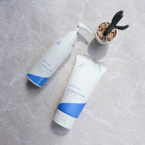 ⚫ Skincare for Sensitive and Dry skin⚫Brand @aestura.official ini adalah salah satu brand milik Amore Pacific, satu grup dengan Laneige dan Etude House. Karena aku baru pakai produknya beberapa kali jadi ini first impressionnya aja ya~.Seri ATOBARRIER365 ini dikhususkan untuk kulit sensitif dan kulit kering. Dengan teknologi DermaOn untuk memperbaiki skin barrier agar lebih kuat. Low-irritant dan memberi kelembaban untuk kulit..Peeling Gelnya lembut saat dipakai, engga ada scrub/butiran yang kasar. Cara pakainya tinggal digosok-gosok ke wajah aja dan nanti akan muncul butiran-butiran putih. Lalu bilas dengan air. Setelah pakai juga nggak bikin kulit ketarik, so far me likeyy❤.Untuk lotionnya, teksturnya agak thick saat diaplikasikan, dan perlu waktu untuk menyerap ke kulit. Jadi kalau aku pakenya dikiiit aja. Aku suka packagingnya yang pakai pump jadi higienitasnya terjaga👌...ATOBARRIER365 Peeling Gelhicharis.net/shantygus/ccMRp340.000.ATOBARRIER365 Lotionhicharis.net/shantygus/ccORp389.000.Bisa COD dan pengiriman lokal untuk wilayah Indonesia....#aestura #atobarrier365lotion #atobarrier365peelinggel #CHARIS #CHARISCELEB #clozetteid #BeautygoersID #bloggerperempuan #kbeauty #peelinggel #moisturizer