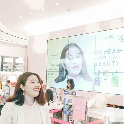 Can't content how happy I am, today @mediheal_idn invited me to try new beauty experience in @sociolla Lippo Mall Puri StoreSkin check to find best match of Mediheal Mask, thanks god it's still normal woohoooAnd  then got photographed by @sweet.escape thanks for the amazing photo. .Not ashamed of my bare face anymore#RealMeRealSkin .#ブロガー #いいね #フォロー返す #相互フォロー #相互フォロー100 #ネットアイドル  #いいねおねがいします  #팔로우 #선팔 #맛팔 #좋아요 #일상 #데일리룩 #옷스타그램 #패션 #clozetteid