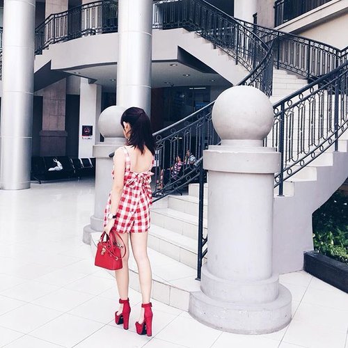 RED ❤️🍒 #clozetteID . Read my new outfit post and also Skincare Routine post on www.verenlee.com !