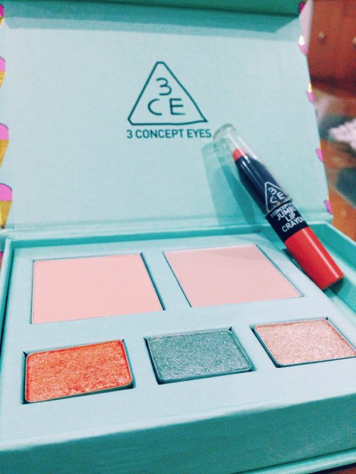 3Concept Eyes by Style nanda's Ice cream kit in #mintcaramel . It contains :
1. Peach blush
2. Beige highlighter
3. Eye shadows in Starseed, Neptune, and Sparkling
4. Pop Orange Jumbo Lip Crayon

Can't wait to try them! Thanks to my friends for this cool bday gift! ^0^
