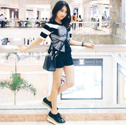 Layering my bow bodice with stripes tee as the innerwear 😎💫 #ootd #monochrome #clozetteID