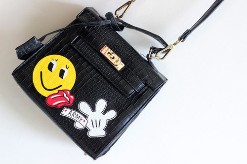 it's not hermes, it's just a quirky parody bag! JOIN MY GIVEAWAY http://tinyurl.com/veren-giveaway if u like this bag ;)